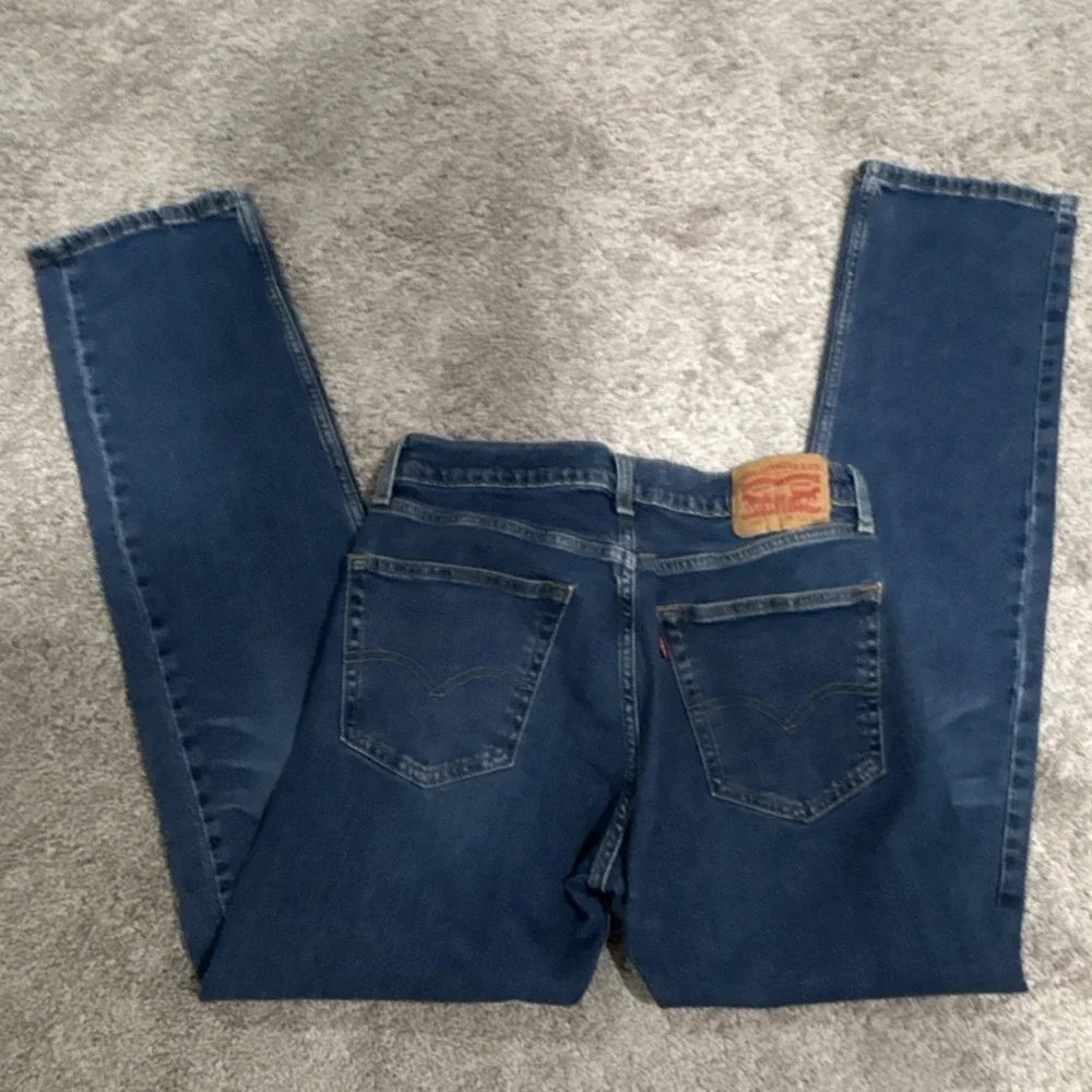 Levi's Men's Blue Denim Jeans Medium Wash Straight Leg Regular Fit Mid Rise - Picture 3 of 9
